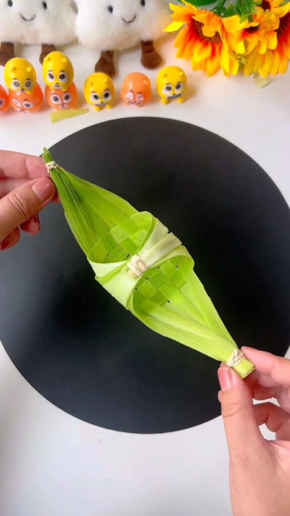 DIY Corn Leaf Boat